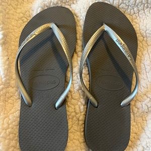 Havaianas - Top Metallic Thongs / Flip Flops Size 9